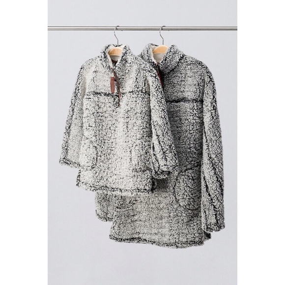 LAST ONE ✨The softest fleece sweater - Picture 2 of 8